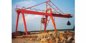 cổng trục mang gầu ngoạm