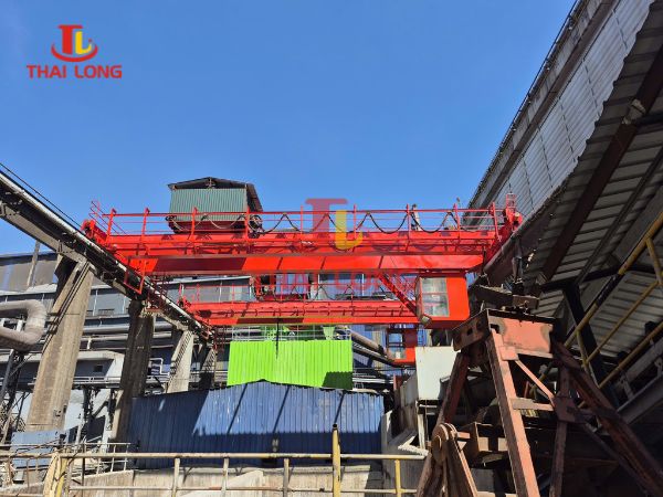 Hình ảnh thực tế của dự án cầu trục 10 tấn bể xỉ lò cao